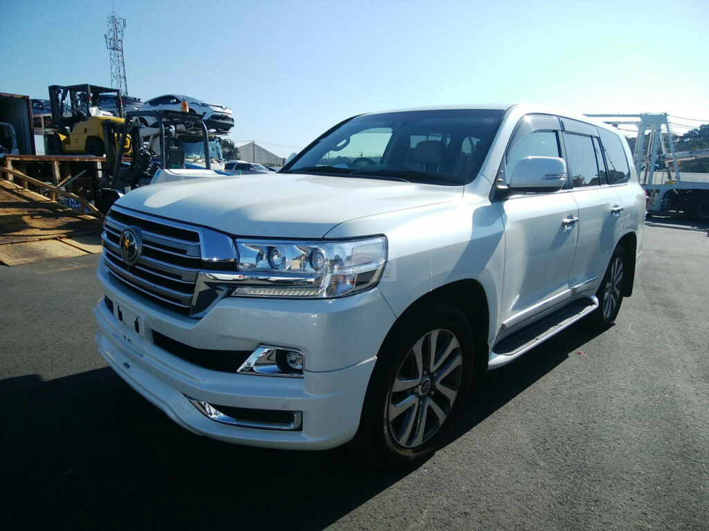 Toyota Land Cruiser ZX V8 LC200 2018 Pearl White