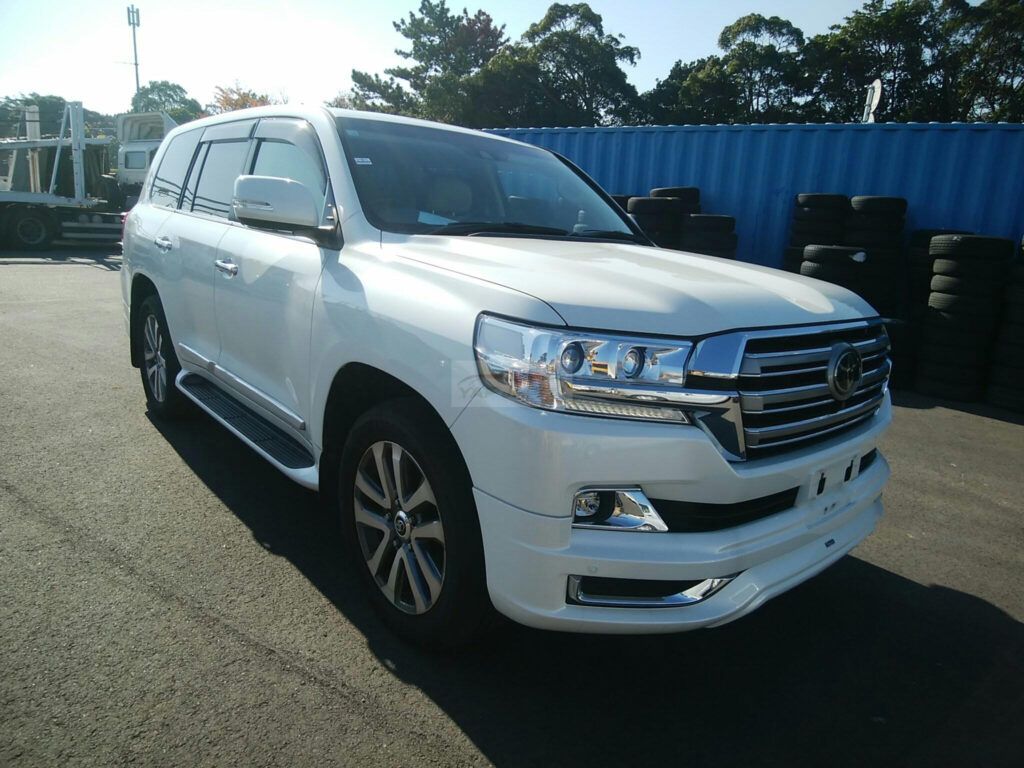 Toyota Land Cruiser ZX V8 LC200 2018 Pearl White