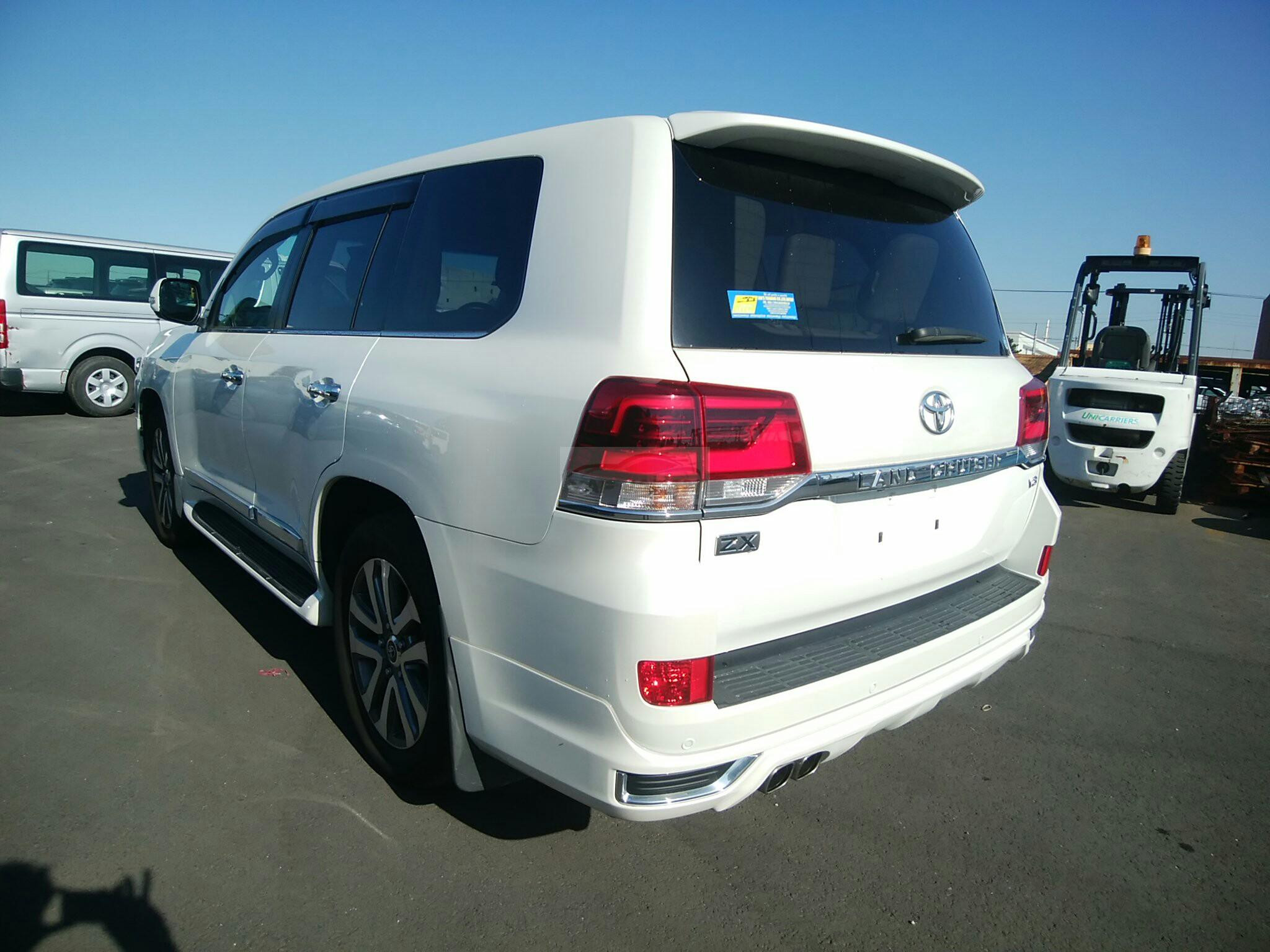 Toyota Land Cruiser ZX V8 LC200 2018 Pearl White - YAF Japan Motors