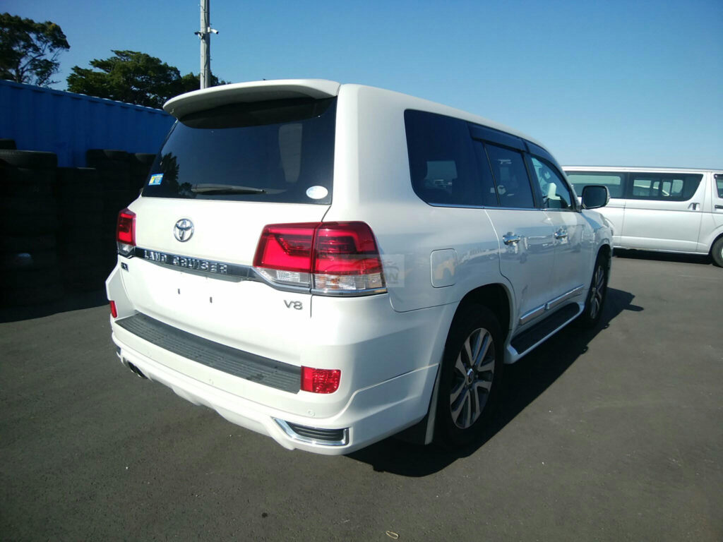 Toyota Land Cruiser ZX V8 LC200 2018 Pearl White