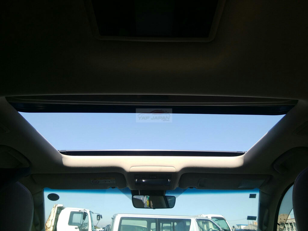 Toyota Land Cruiser ZX V8 LC200 2018 Pearl White