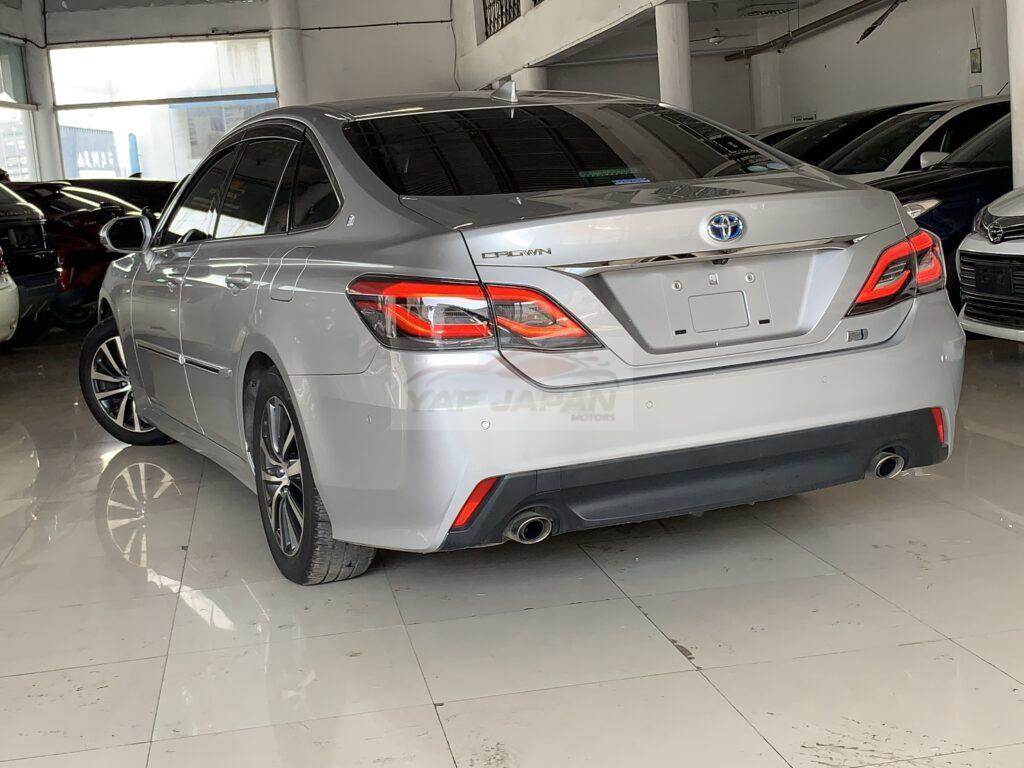 Toyota Crown Hybird 2018 Silver