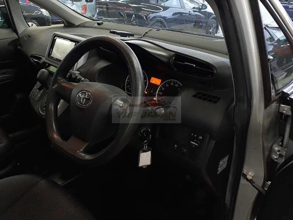 Toyota Wish 2017 Silver