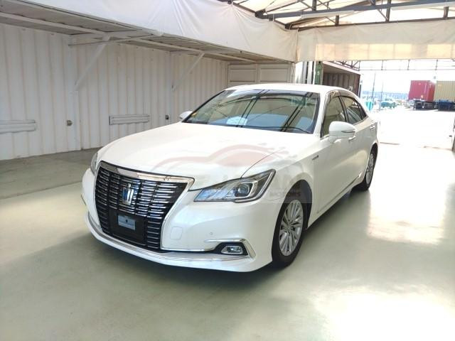 Toyota Crown Hybird White