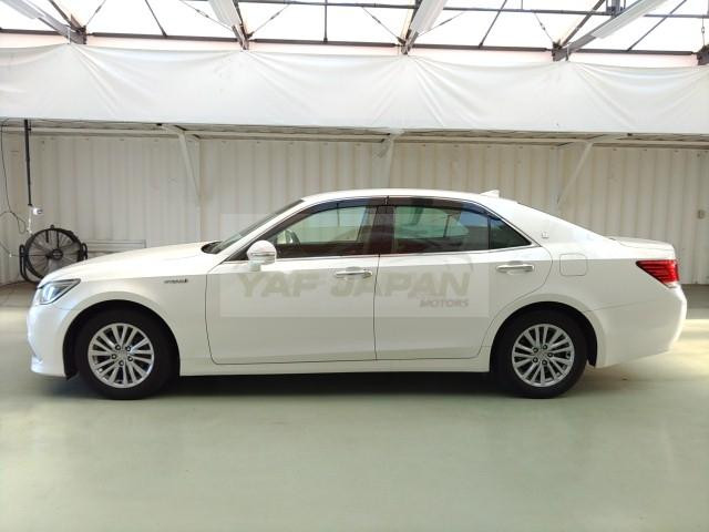 Toyota Crown Hybird White