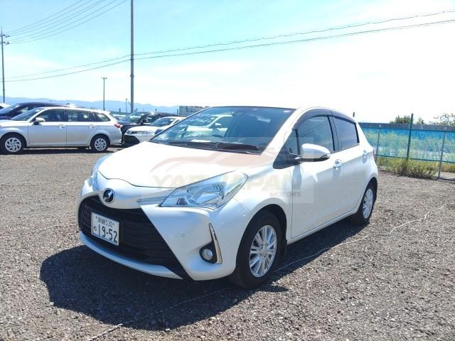 Toyota Vitz 2018 Pearl White