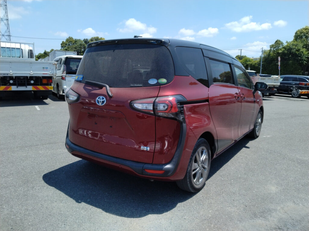 Toyota Sienta Hybrid 2019 Red Wine