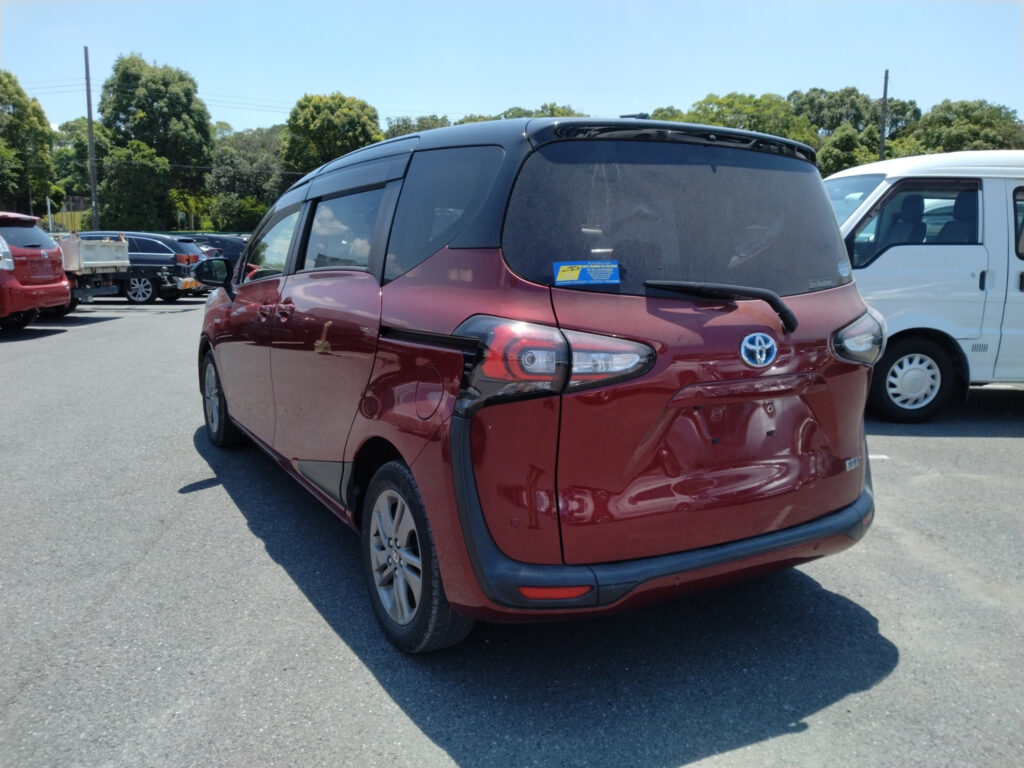 Toyota Sienta Hybrid 2019 Red Wine