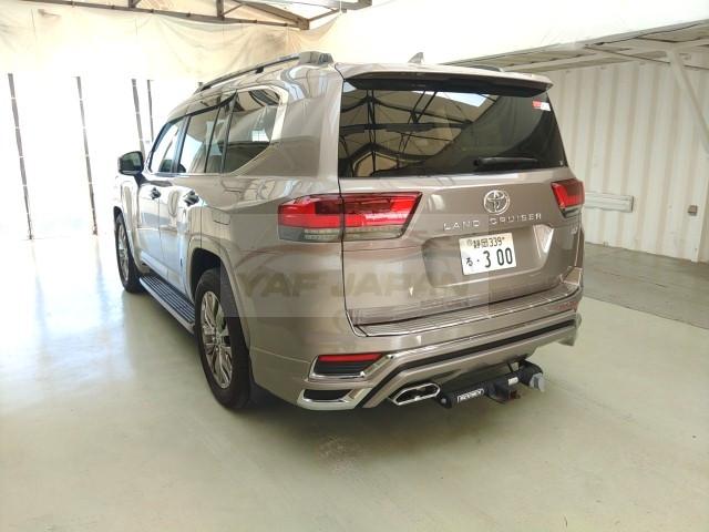 Toyota Land Cruiser ZX LC300 2024 Gold