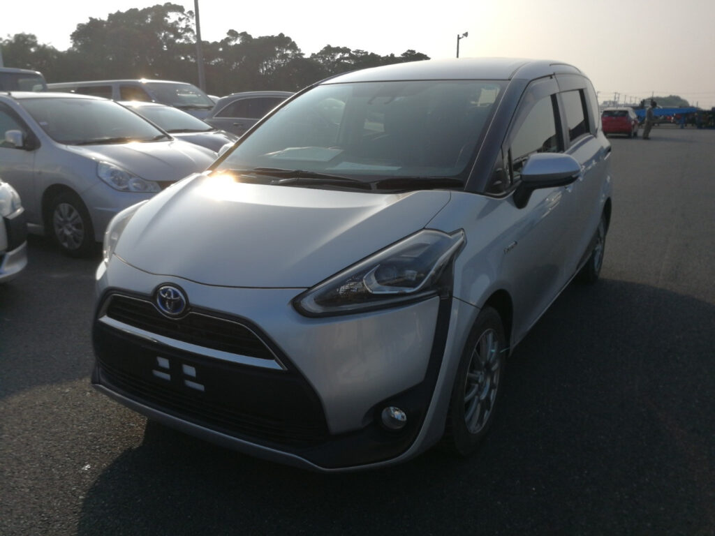 Toyota Sienta Hybrid 2018 Silver