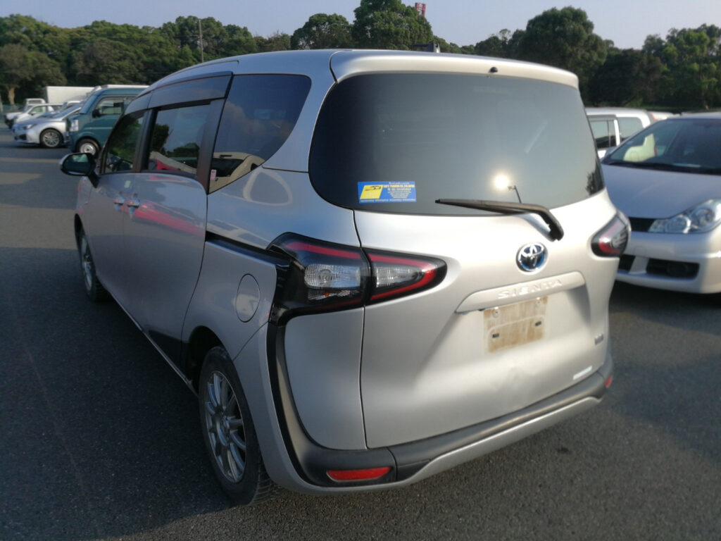 Toyota Sienta Hybrid 2018 Silver