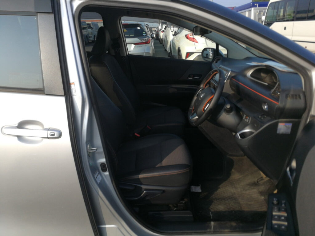 Toyota Sienta Hybrid 2018 Silver