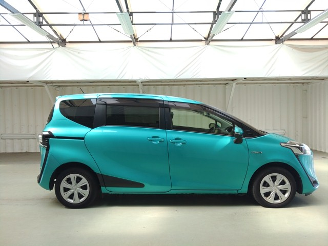 Toyota Sienta Hybrid 2019 Ocean Green