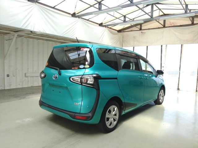 Toyota Sienta Hybrid 2019 Ocean Green