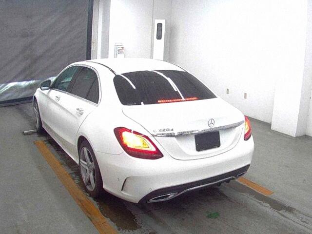 Mercedes-Benz C220d 2019 Pearl White